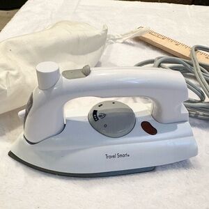 Travel Smart 7 inch To Go Iron 120/240 Volt with Bag Model 361 Tested